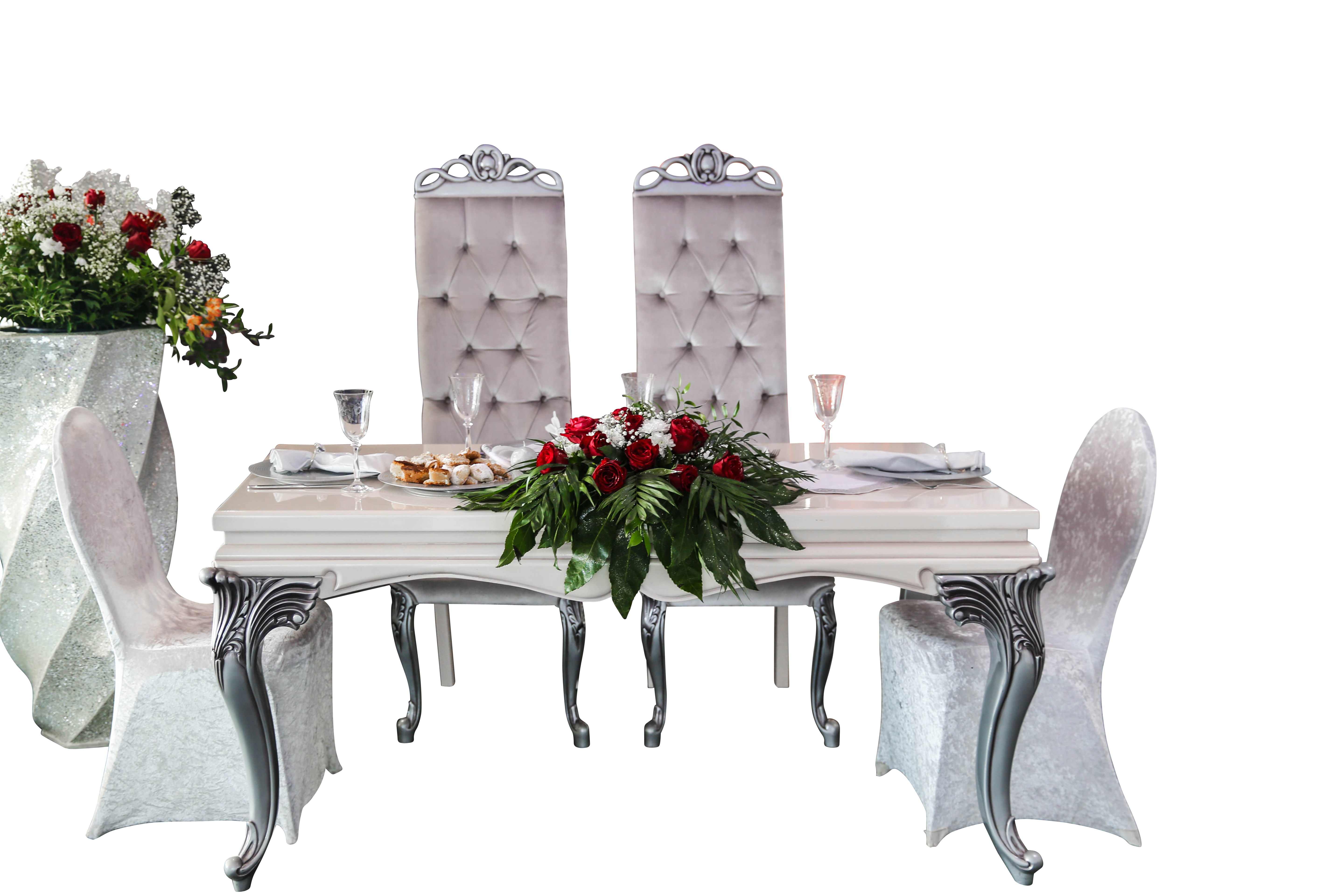 A Table With Flowers On It PNG